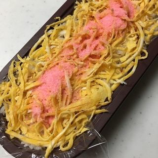 お弁当に(*^^*)錦糸卵と桜でんぶのご飯☆